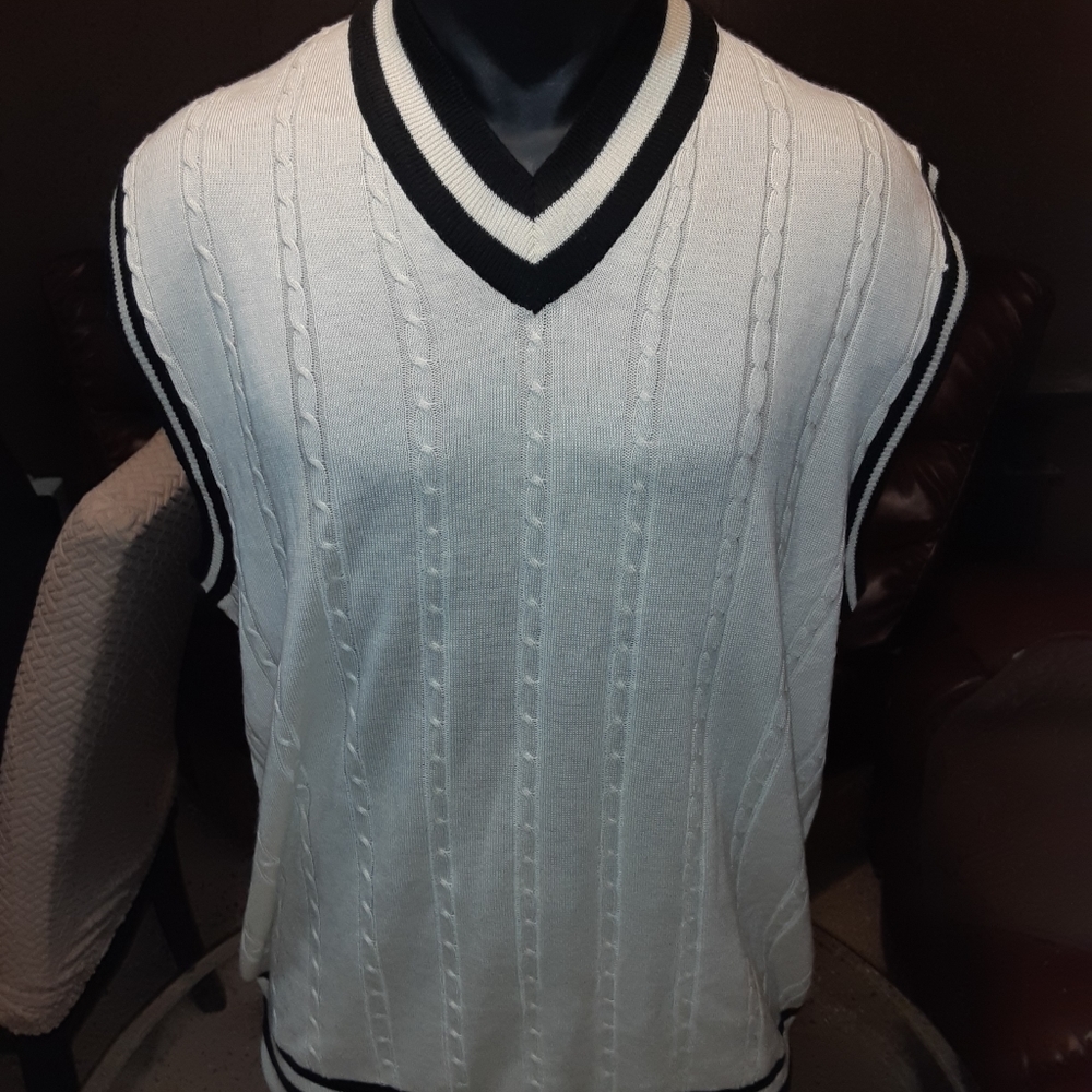 V-NECK VEST